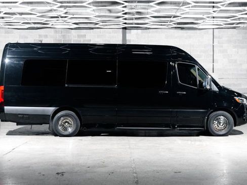 Used 2021 Mercedes-Benz Sprinter 3500 image 2