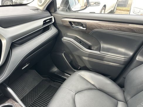 Used 2022 Toyota Highlander Platinum image 23