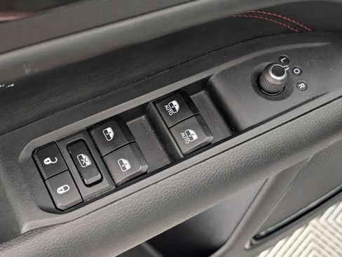 Used 2025 Jeep Compass Trailhawk AWD/4WD image 12
