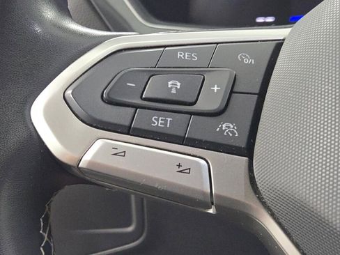 Used 2024 Volkswagen Tiguan SE image 36