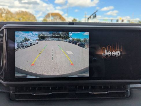 Used 2025 Jeep Wrangler Sahara image 20