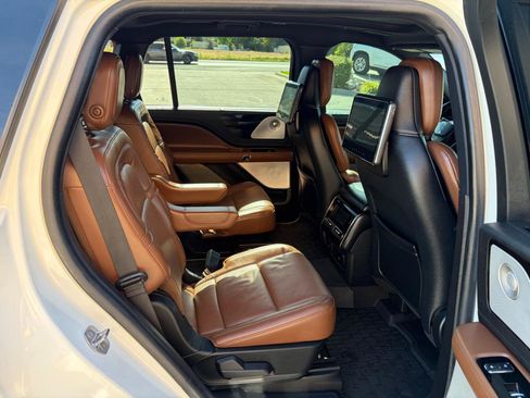 Used 2023 Lincoln Aviator Reserve w/ Equipment Group 201A AWD/4WD image 8
