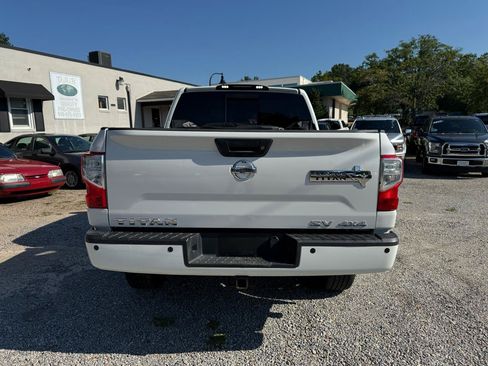 Used 2017 Nissan Titan SV AWD/4WD image 5