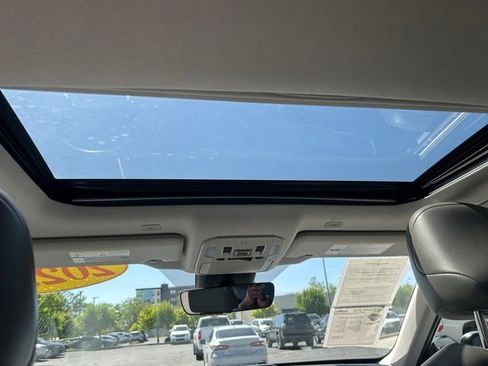 Used 2023 Toyota Highlander XLE AWD/4WD image 25