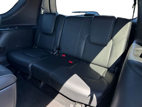 Used 2024 INFINITI QX80 Sensory image 11