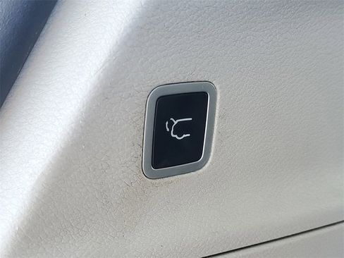 Used 2017 Chrysler Pacifica Touring-L image 10