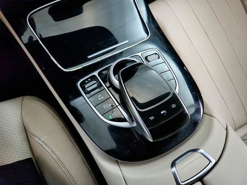 Used 2017 Mercedes-Benz E 300 4MATIC image 19