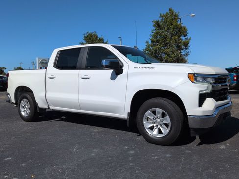 Used 2025 Chevrolet Silverado 1500 LT RWD image 2