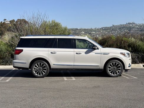 Used 2020 Lincoln Navigator L Reserve w/ Luxury Package RWD image 8