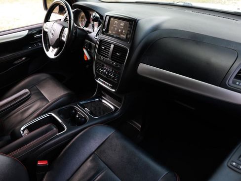 Used 2019 Dodge Grand Caravan GT image 18