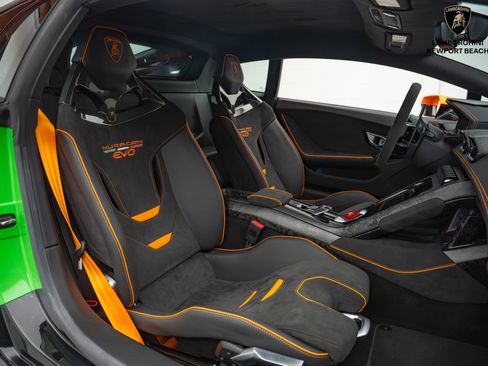 Used 2020 Lamborghini Huracan EVO image 27