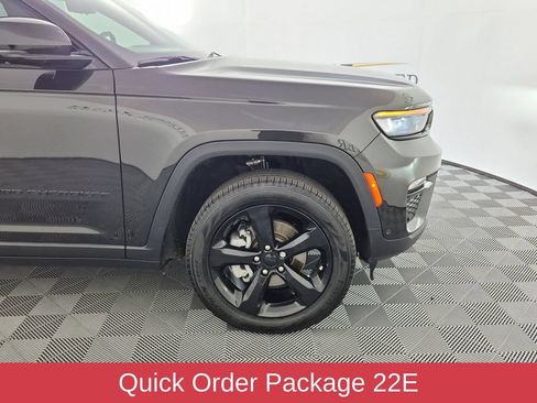 Certified 2024 Jeep Grand Cherokee Limited w/ Luxury Tech Group II AWD/4WD image 12