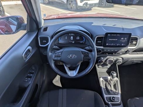 Used 2025 Hyundai Venue SEL FWD image 16