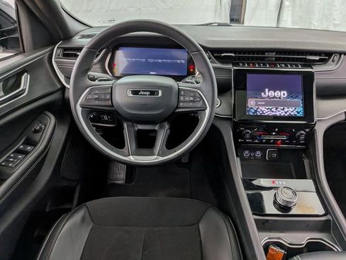 Used 2023 Jeep Grand Cherokee L Laredo image 25