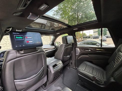 Used 2024 Cadillac Escalade Premium Luxury Platinum AWD/4WD image 29