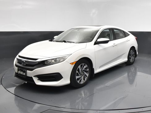 Used 2016 Honda Civic EX image 2