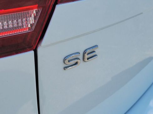 Used 2024 Volkswagen Tiguan SE R-Line FWD image 5
