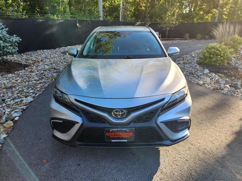 Used 2023 Toyota Camry SE image 8