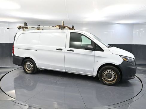 Used 2017 Mercedes-Benz Metris image 3