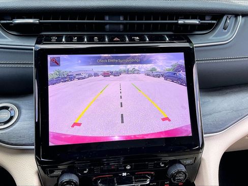 Certified 2023 Jeep Grand Cherokee Limited AWD/4WD image 19