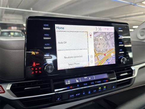 Used 2022 Toyota Sienna XLE w/ XLE Plus Package image 18