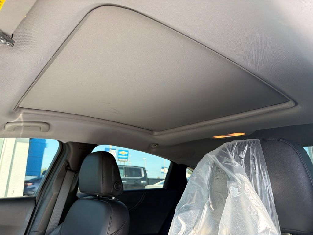 Used 2022 Chevrolet Malibu LT w/ Leather Package FWD image 16