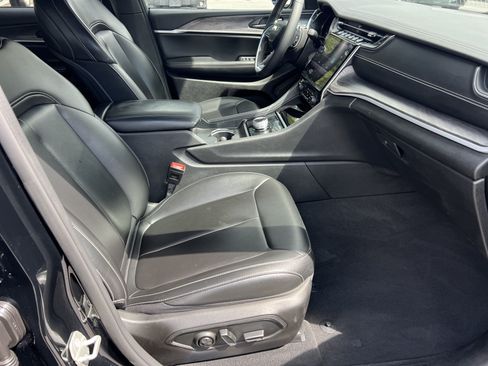 Used 2024 Jeep Grand Cherokee Limited RWD image 17