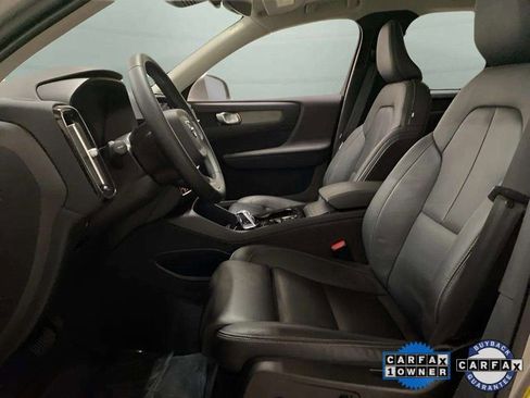 Used 2025 Volvo XC40 B5 Plus image 18