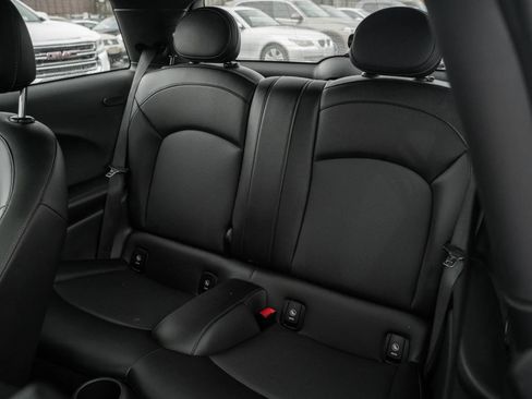 Used 2019 MINI Cooper 2-Door Hardtop image 8