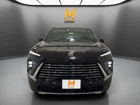 Used 2025 Buick Enclave Preferred image 3