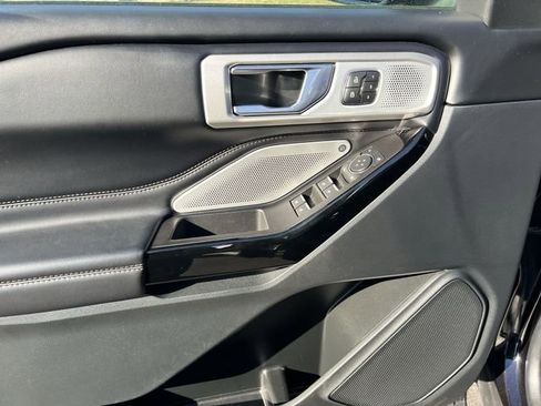 Used 2022 Ford Explorer Platinum w/ Equipment Group 601A image 11