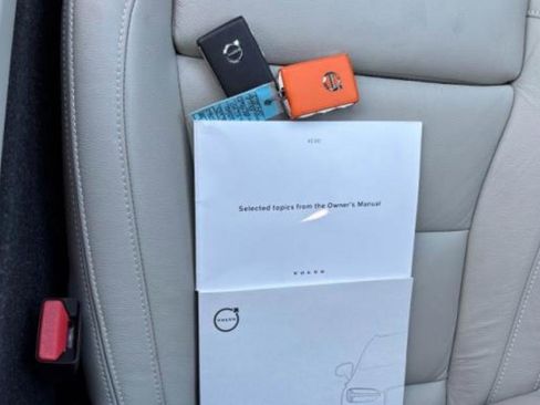 Used 2023 Volvo XC40 B5 Plus w/ Driver Assist Package image 6