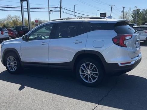 Certified 2022 GMC Terrain SLT image 6