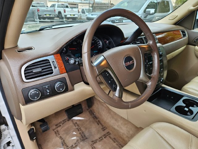 Used 2007 GMC Yukon XL SLT w/ SLT Preferred Equipment Group AWD/4WD image 25