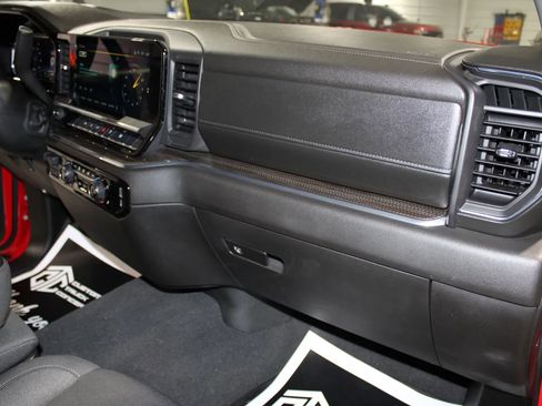 Used 2025 Chevrolet Silverado 1500 LT AWD/4WD image 19