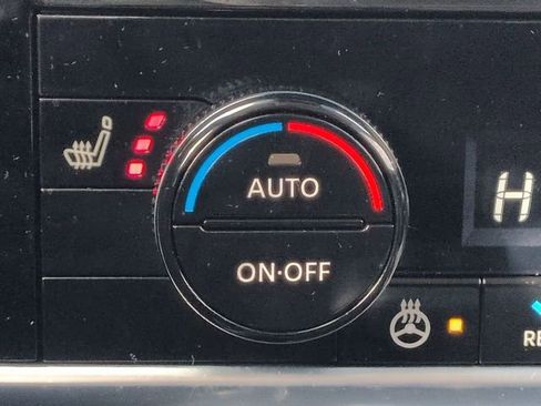 Used 2021 Nissan Rogue Platinum image 22