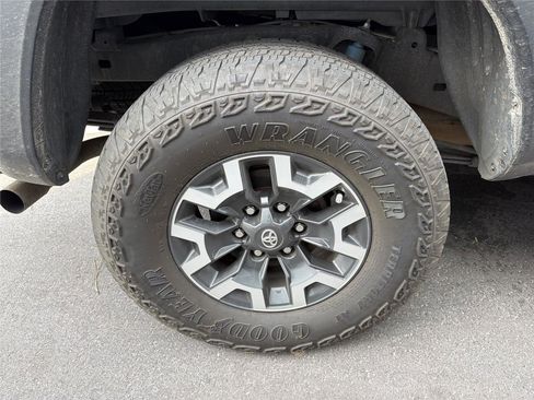 Used 2023 Toyota Tacoma TRD Off-Road w/ TRD Premium Off Road Package image 15