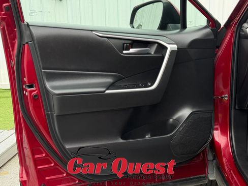 Used 2022 Toyota RAV4 XLE w/ Convenience Package FWD image 10
