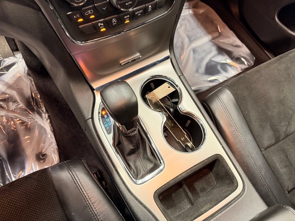 Used 2018 Jeep Grand Cherokee Altitude AWD/4WD image 19