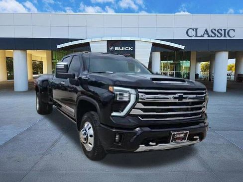 Used 2025 Chevrolet Silverado 3500 High Country w/ High Country Premium Package AWD/4WD image 2