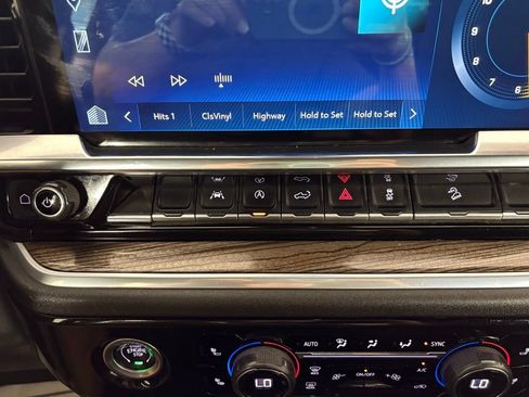 Used 2022 Chevrolet Silverado 1500 RST image 25