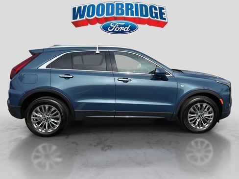 Used 2024 Cadillac XT4 Premium Luxury image 3