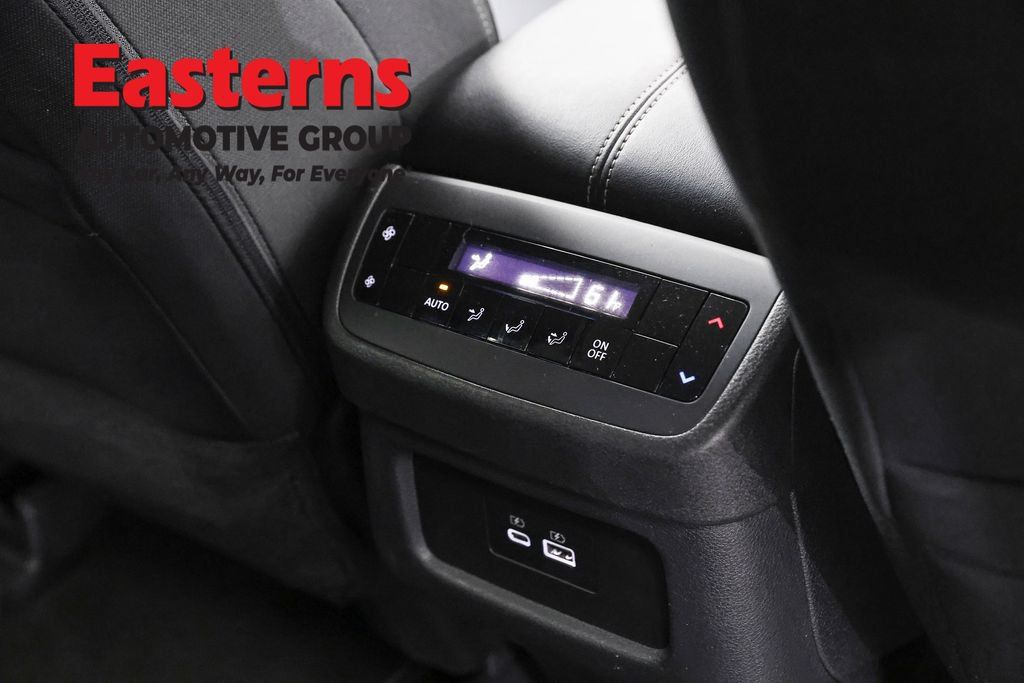 Used 2024 Nissan Pathfinder SV AWD/4WD image 24