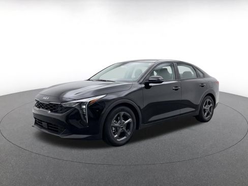 Used 2025 Kia K4 FWD image 3