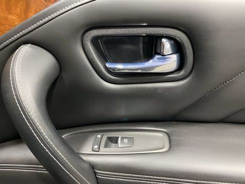 Used 2016 INFINITI QX80 4WD w/ Deluxe Technology Package image 31