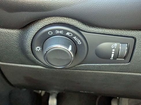 Used 2024 Dodge Durango GT RWD image 25