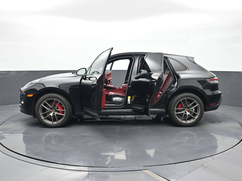 Certified 2023 Porsche Macan S AWD/4WD image 27