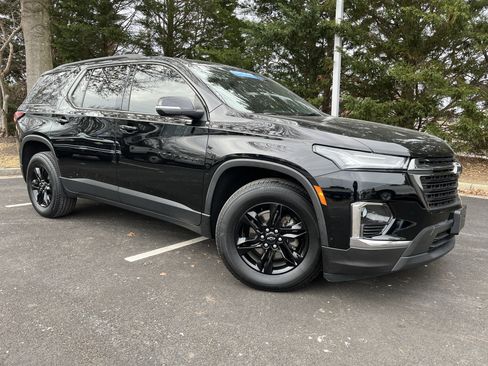 Used 2023 Chevrolet Traverse LT w/ Midnight/Sport Edition image 2