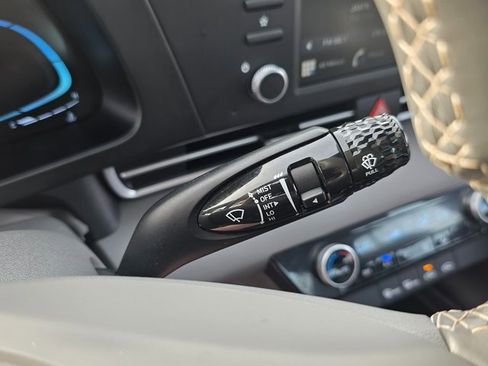 Certified 2025 Hyundai Elantra Sport image 29