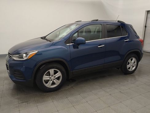 Used 2020 Chevrolet Trax LT w/ LT Convenience Package image 2